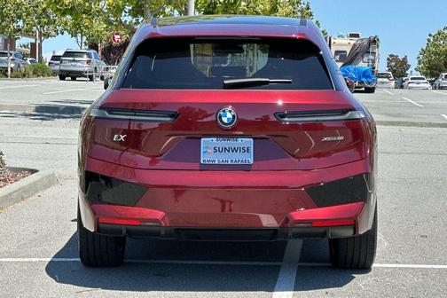 Aventurin Red Metallic 2024 BMW iX xDrive50