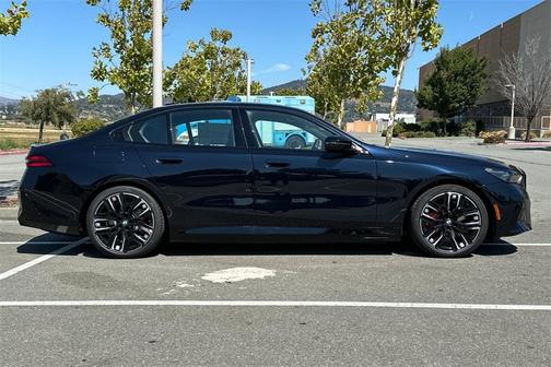 2025 BMW i5 M60