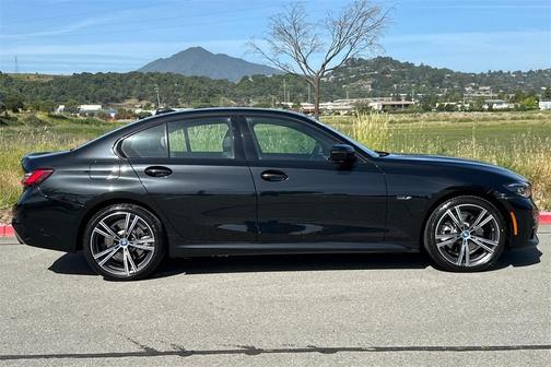 2022 BMW 330e xDrive