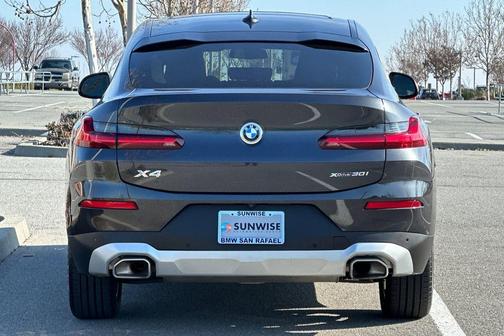 2025 BMW X4 xDrive30i