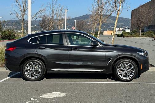 2025 BMW X4 xDrive30i