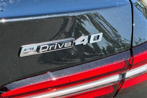 2026 BMW i5 eDrive40