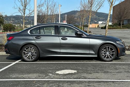 2019 BMW 330 i