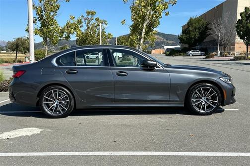 2019 BMW 330 i