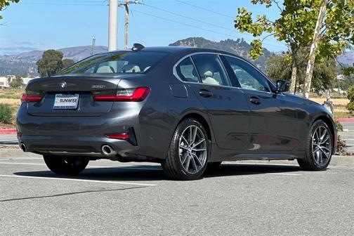 2019 BMW 330 i