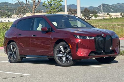Aventurin Red Metallic 2026 BMW iX xDrive45
