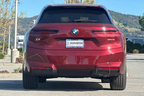 Aventurin Red Metallic 2026 BMW iX xDrive45