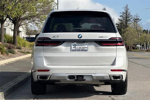 2025 BMW X7 xDrive40i