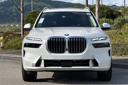 2025 BMW X7 xDrive40i