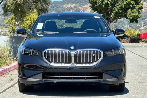 Black Sapphire Metallic 2026 BMW i5 eDrive40