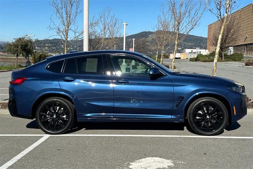 2025 BMW X4 xDrive30i
