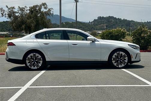 2024 BMW i5 eDrive40