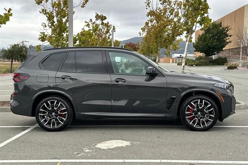 2026 BMW X5 M60i