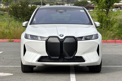 Mineral White Metallic 2026 BMW iX xDrive60