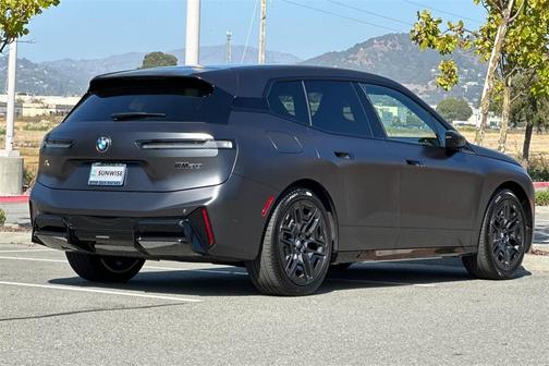 2026 BMW iX M70