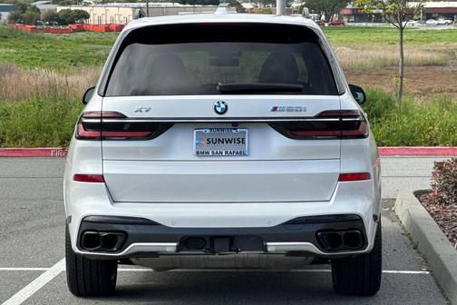 2023 BMW X7 M60i