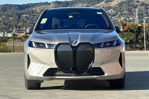 2026 BMW iX xDrive60