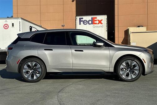 2026 BMW iX xDrive60