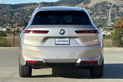 2026 BMW iX xDrive60