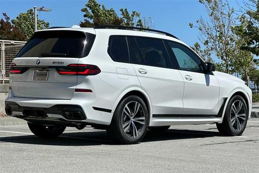 2025 BMW X7 M60i