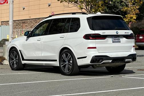 2025 BMW X7 M60i