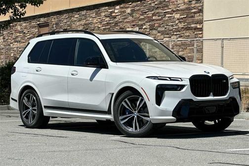 2025 BMW X7 M60i