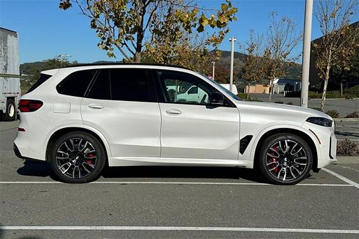 2026 BMW X5 M60i