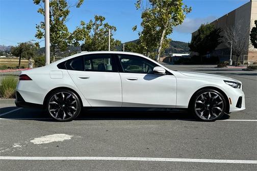 2024 BMW 530 i