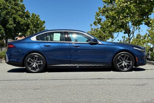 Phytonic Blue Metallic 2026 BMW i5 eDrive40