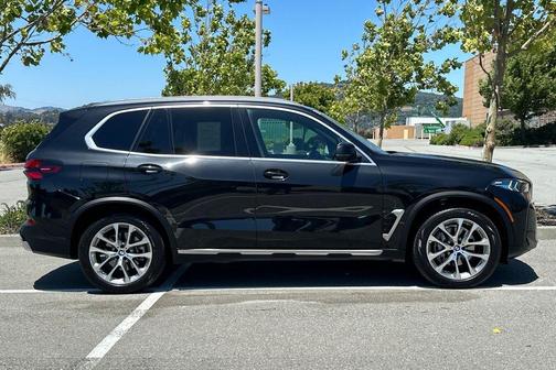 Black Sapphire Metallic 2024 BMW X5 xDrive40i