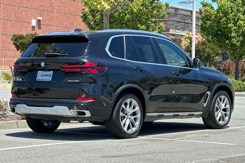 Black Sapphire Metallic 2024 BMW X5 xDrive40i