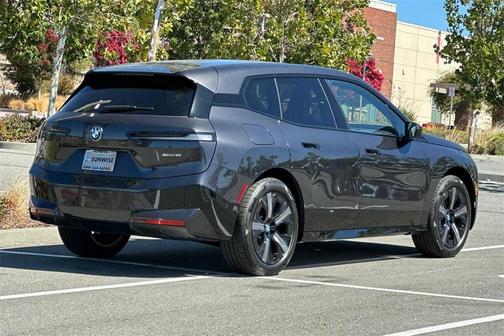 2025 BMW iX xDrive50