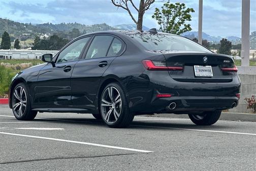 2022 BMW 330 i