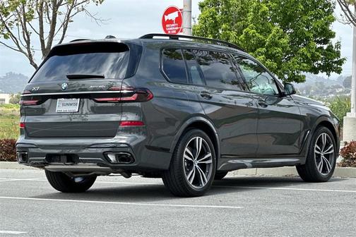 2025 BMW X7 xDrive40i