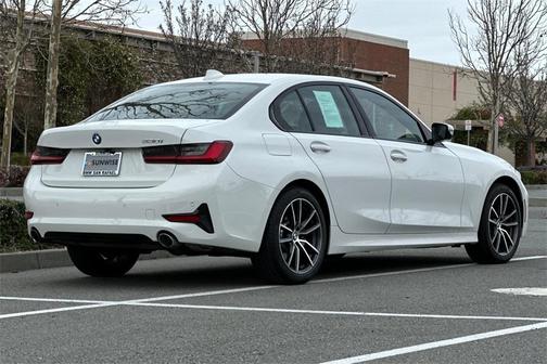 2022 BMW 330 i