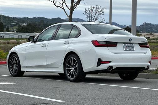 2022 BMW 330 i