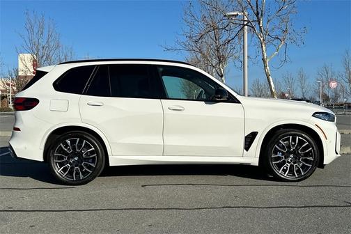 2025 BMW X5 M60i