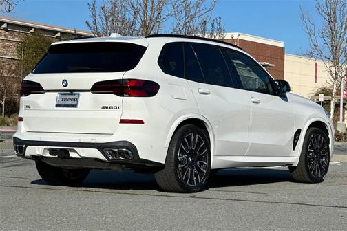 2025 BMW X5 M60i