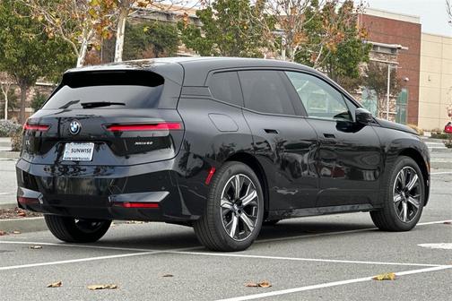 2026 BMW iX xDrive60