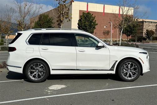 2026 BMW X7 xDrive40i