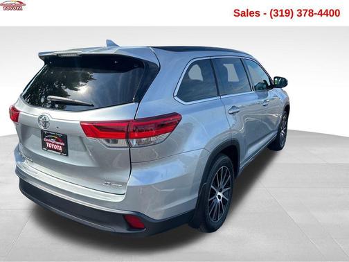 Celestial Silver Metallic 2018 Toyota Highlander SE