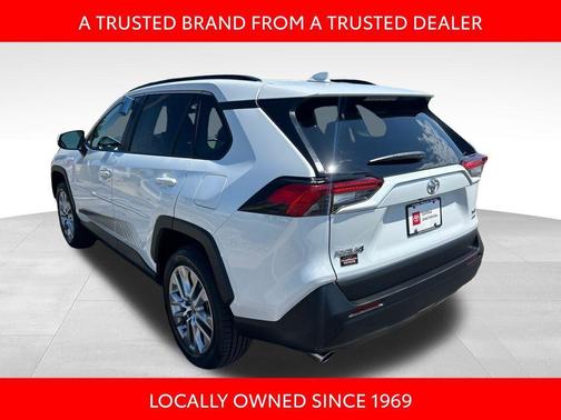 Wind Chill Pearl 2024 Toyota RAV4 XLE Premium