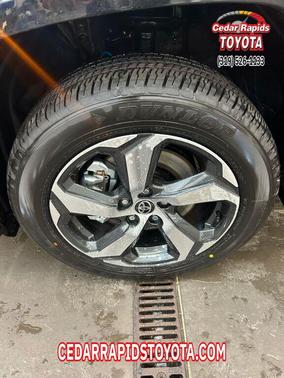 2025 Toyota RAV4 Hybrid SE