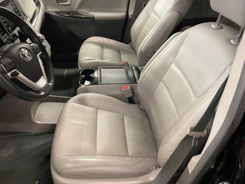 2019 Toyota Sienna XLE Premium
