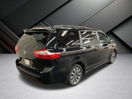 2019 Toyota Sienna XLE Premium