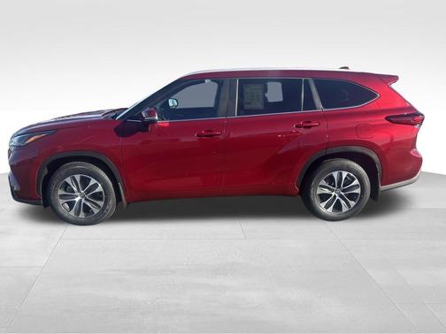 Ruby Flare Pearl 2023 Toyota Highlander XLE