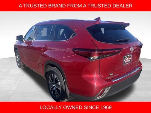 Ruby Flare Pearl 2023 Toyota Highlander XLE