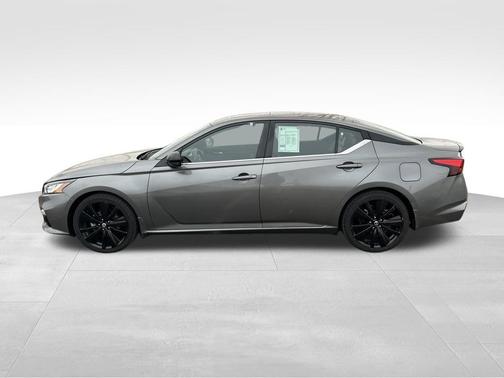 2022 Nissan Altima SR FWD