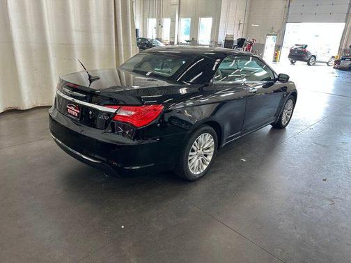 2011 Chrysler 200 Limited