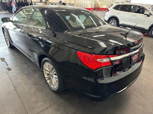 2011 Chrysler 200 Limited
